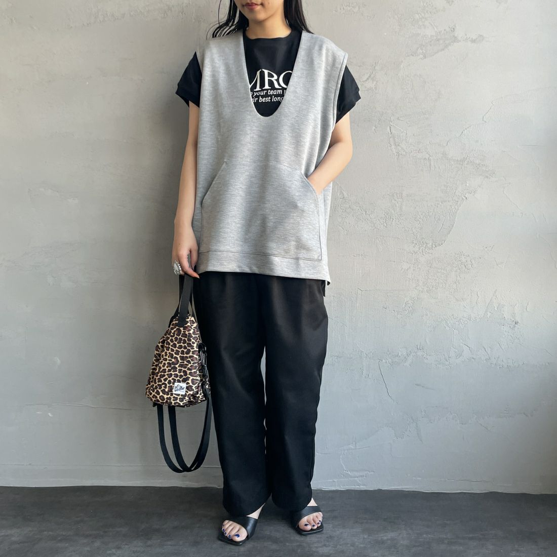 Maison de L'allure [メゾン ドゥ ラリュール] Uネック プルオーバーベスト [23142024] 07 T.GRAY&&モデル身長：156cm　着用サイズ：F&&