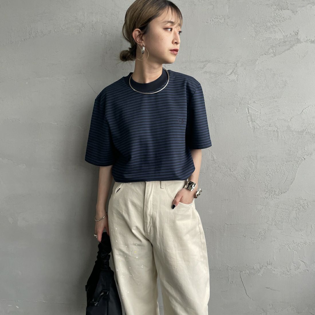 FRED PERRY [フレッドペリー] ファインストライプ ヘビーウエイトTシャツ [M6581] Y92 NAVY/T &&モデル身長：150cm 着用サイズ：S&&