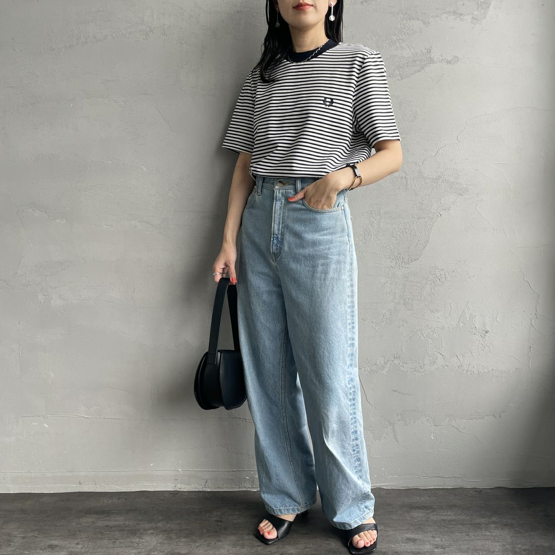 FRED PERRY [フレッドペリー] ファインストライプ ヘビーウエイトTシャツ [M6581] 267 NAVY/S &&モデル身長：160cm 着用サイズ：S&&