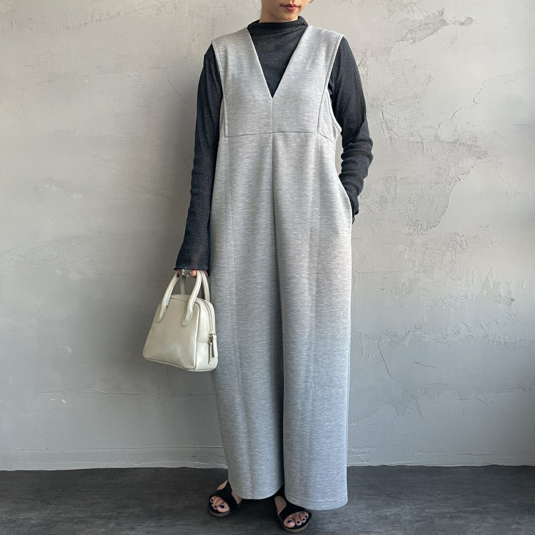 Maison de L'allure [メゾン ドゥ ラリュール] 2WAY Vネックジャンパースカート [23142023]07 T.GRAY&&モデル身長：156cm　着用サイズ：F&&