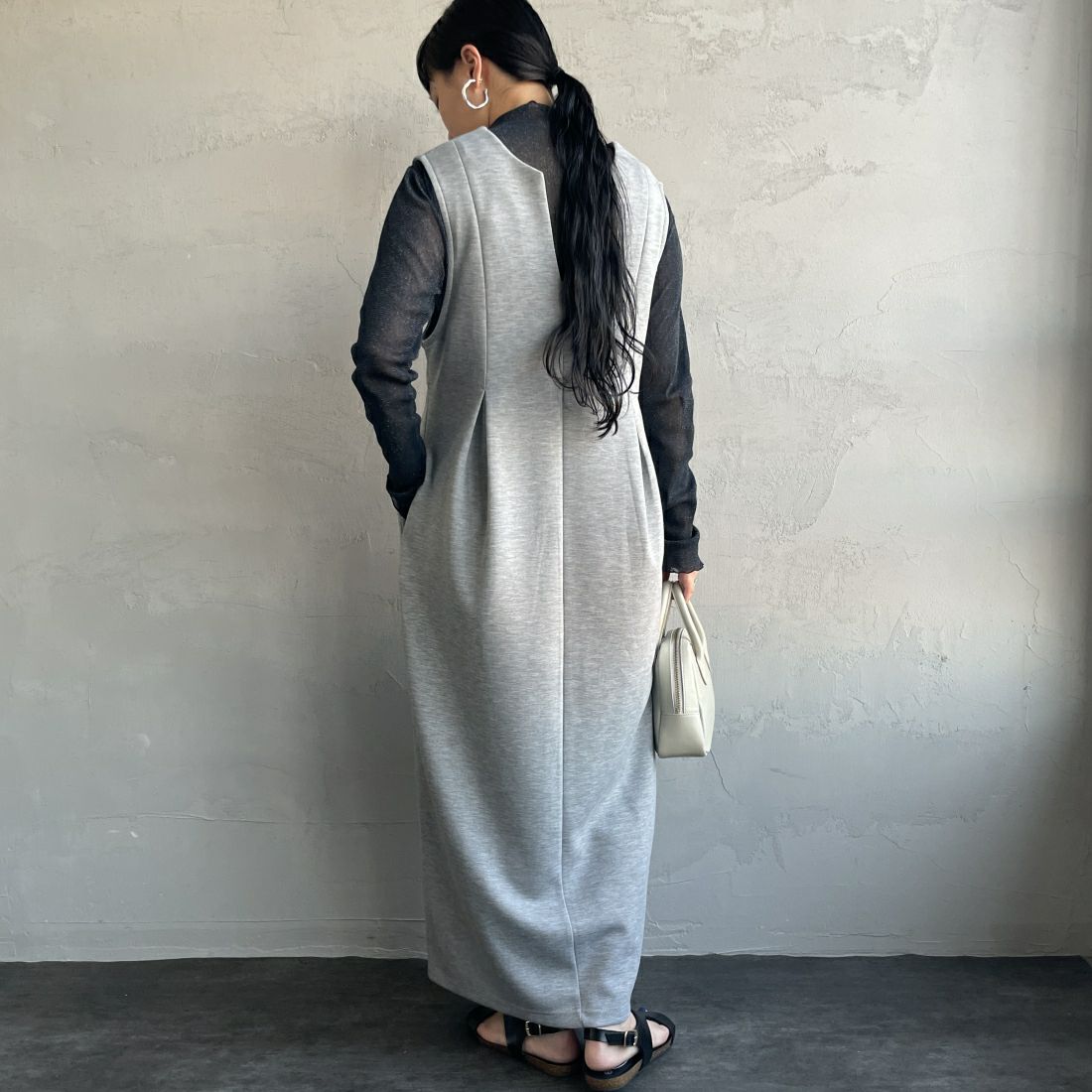 Maison de L'allure [メゾン ドゥ ラリュール] 2WAY Vネックジャンパースカート [23142023]07 T.GRAY&&モデル身長：156cm　着用サイズ：F&&