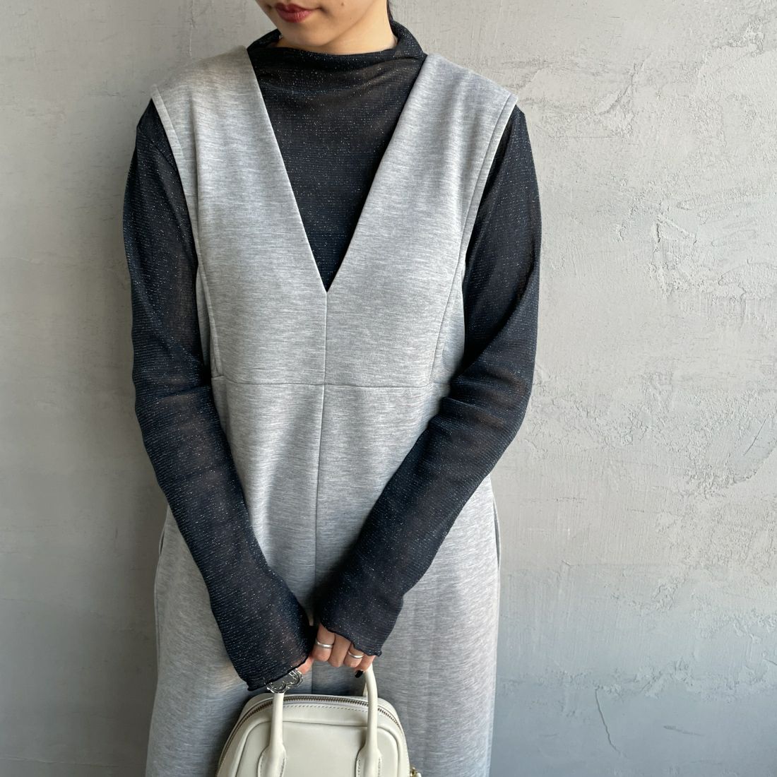Maison de L'allure [メゾン ドゥ ラリュール] 2WAY Vネックジャンパースカート [23142023]07 T.GRAY&&モデル身長：156cm　着用サイズ：F&&