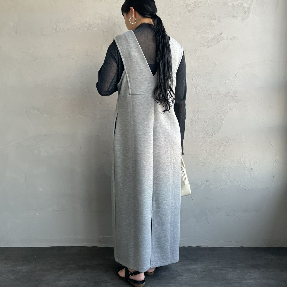 Maison de L'allure [メゾン ドゥ ラリュール] 2WAY Vネックジャンパースカート [23142023]07 T.GRAY&&モデル身長：156cm　着用サイズ：F&&