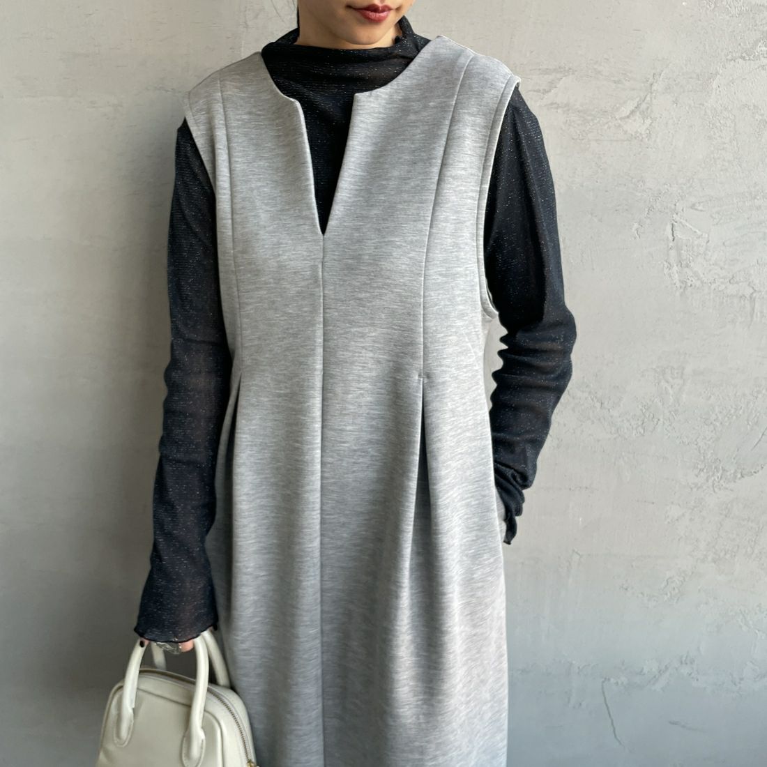 Maison de L'allure [メゾン ドゥ ラリュール] 2WAY Vネックジャンパースカート [23142023]07 T.GRAY&&モデル身長：156cm　着用サイズ：F&&