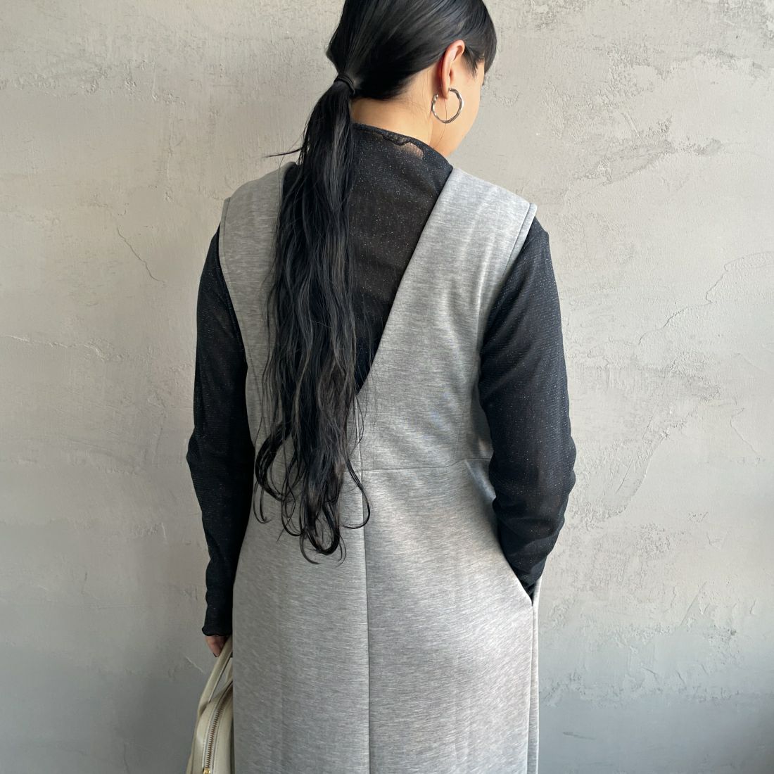 Maison de L'allure [メゾン ドゥ ラリュール] 2WAY Vネックジャンパースカート [23142023]07 T.GRAY&&モデル身長：156cm　着用サイズ：F&&