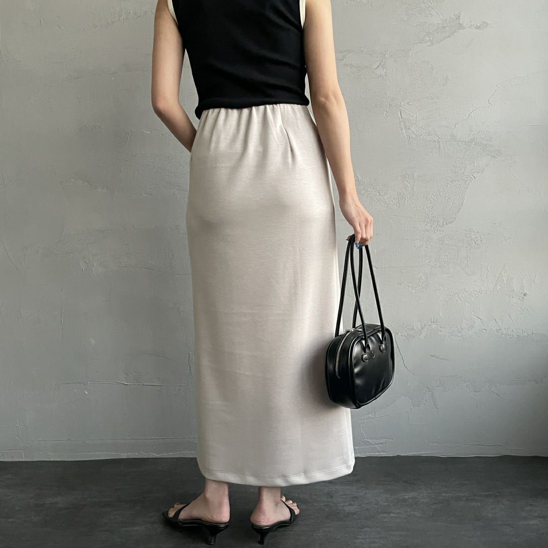 Maison de L'allure [メゾン ドゥ ラリュール] 切替デザイン ナロースカート [23142025] 23 GREIGE&&モデル身長：163cm　着用サイズ：S&&