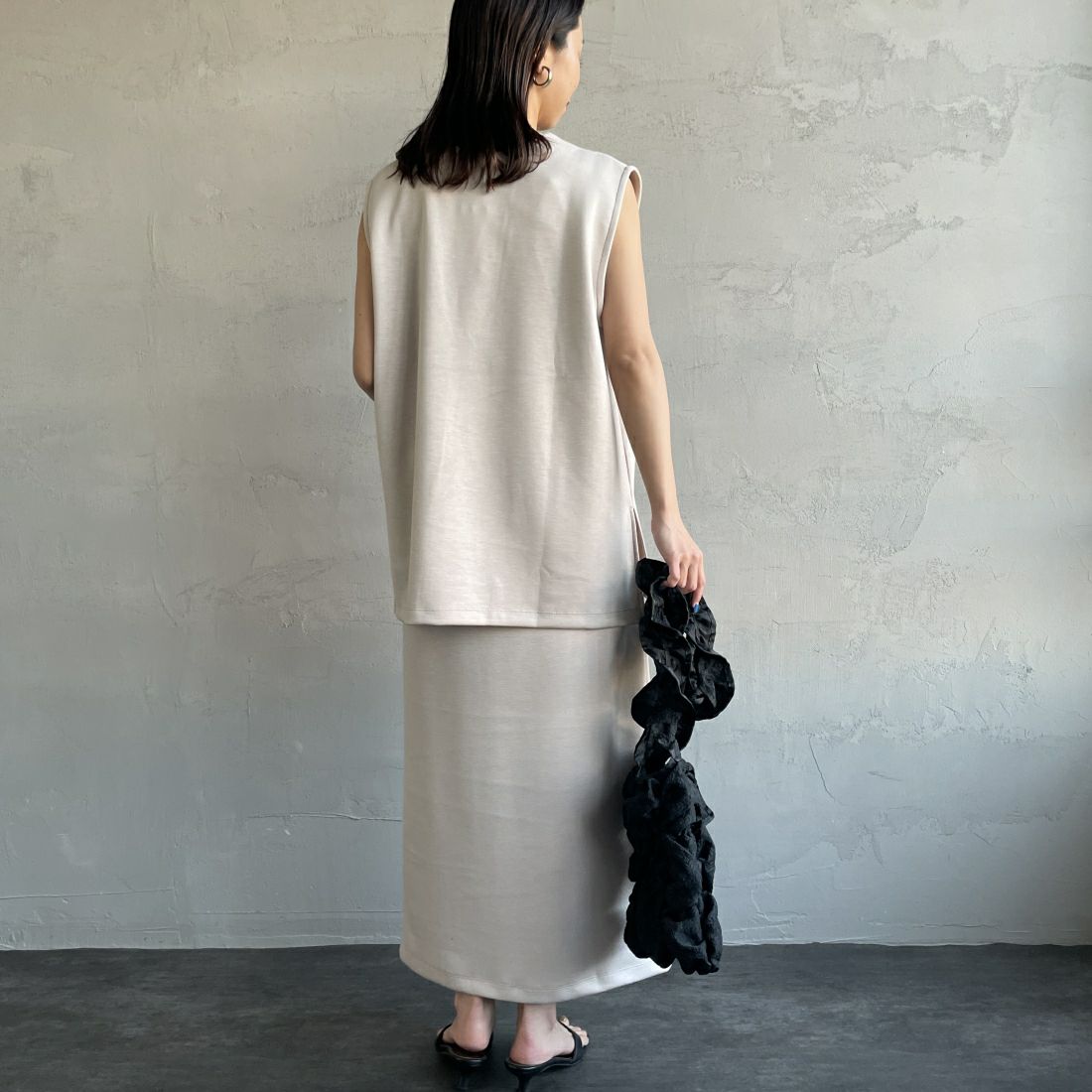 Maison de L'allure [メゾン ドゥ ラリュール] 切替デザイン ナロースカート [23142025] 23 GREIGE&&モデル身長：163cm　着用サイズ：S&&