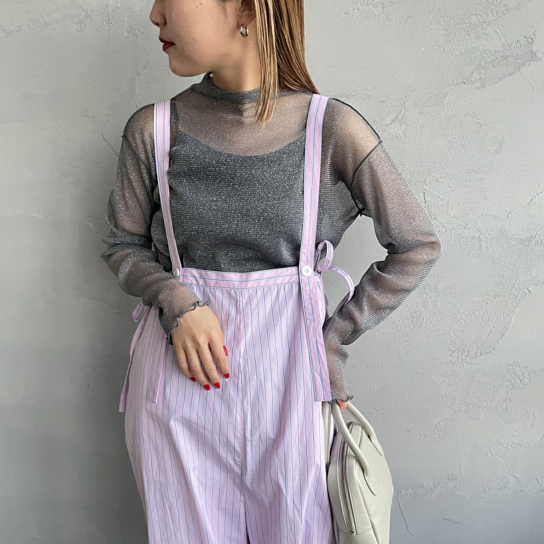 UNIVERSAL OVERALL [ユニバーサルオーバーオール] 別注 ストライプ柄サスペンダーパンツ [U2412800IN-JF] PINK &&モデル身長：156cm 着用サイズ：F&&