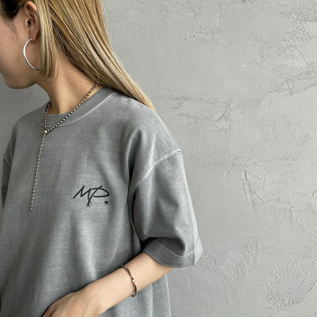 MANHATTAN PORTAGE [マンハッタンポーテージ] 別注 手描き風ロゴ バックプリントTシャツ [24SSMP-IN52-JF] GRAY