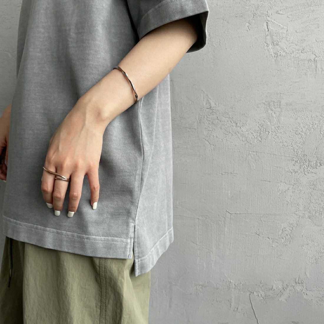 MANHATTAN PORTAGE [マンハッタンポーテージ] 別注 手描き風ロゴ バックプリントTシャツ [24SSMP-IN52-JF] GRAY