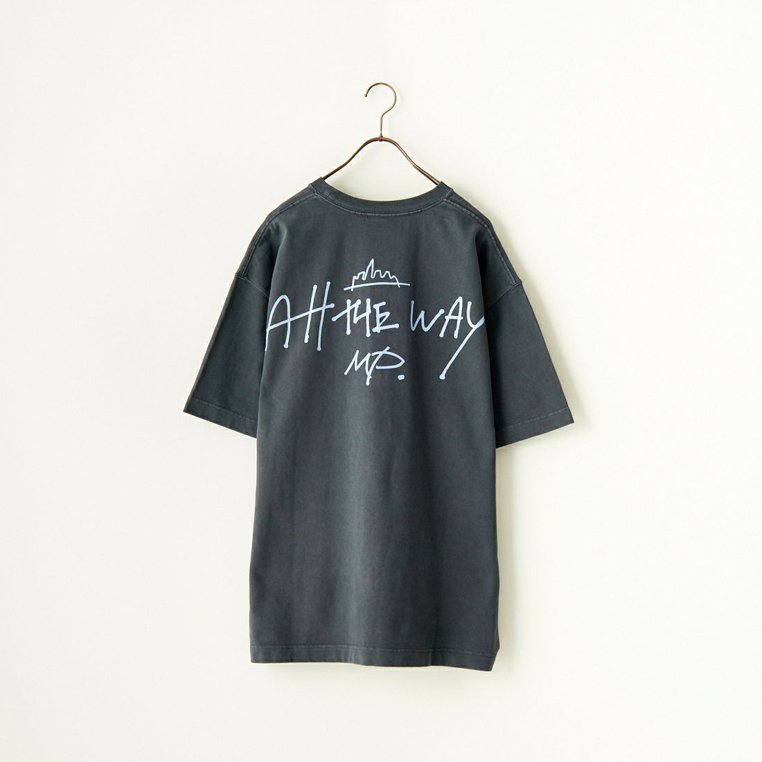 MANHATTAN PORTAGE [マンハッタンポーテージ] 別注 手描き風ロゴ バックプリントTシャツ [24SSMP-IN52-JF] CHARCOAL