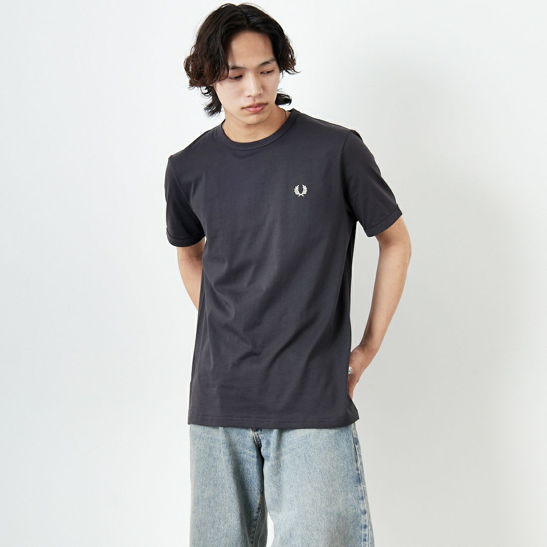 FRED PERRY [フレッドペリー] ワンポイントロゴ刺繍 ショートスリーブ リンガーTシャツ [M3519] Y93 ANCHOR &&モデル身長：179cm 着用サイズ：M&&