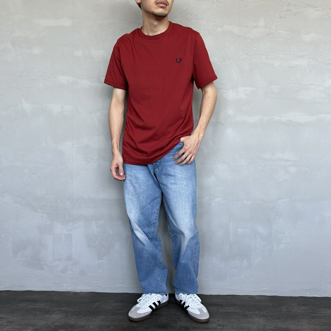 FRED PERRY [フレッドペリー] ワンポイントロゴ刺繍 ショートスリーブ リンガーTシャツ [M3519]  M02 BURNT &&モデル身長：167cm 着用サイズ：M&&