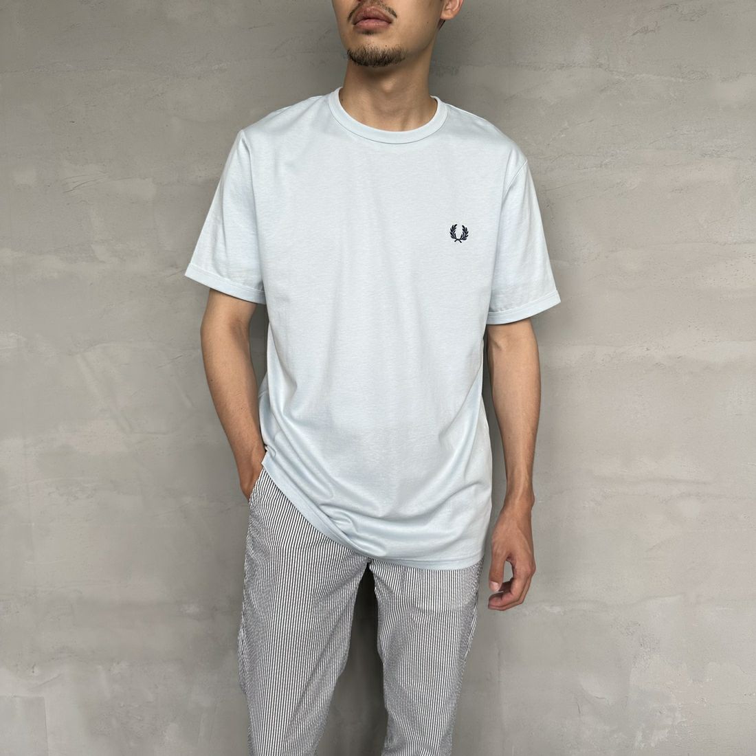 FRED PERRY [フレッドペリー] ワンポイントロゴ刺繍 ショートスリーブ リンガーTシャツ [M3519] V08 LGICE &&モデル身長：168cm 着用サイズ：M&&