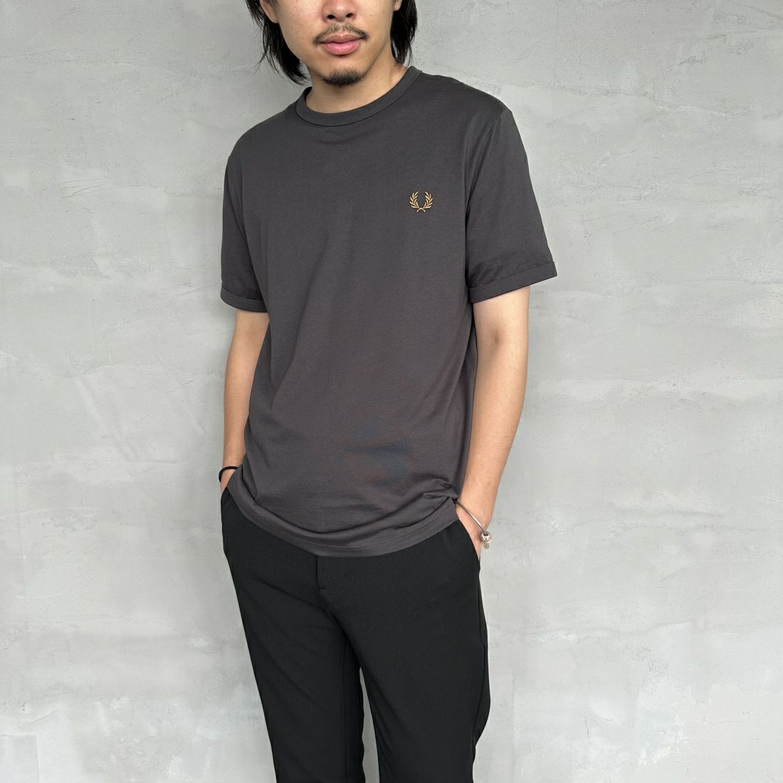 FRED PERRY [フレッドペリー] ワンポイントロゴ刺繍 ショートスリーブ リンガーTシャツ [M3519] V07 ANCHGR &&モデル身長：173cm 着用サイズ：M&&