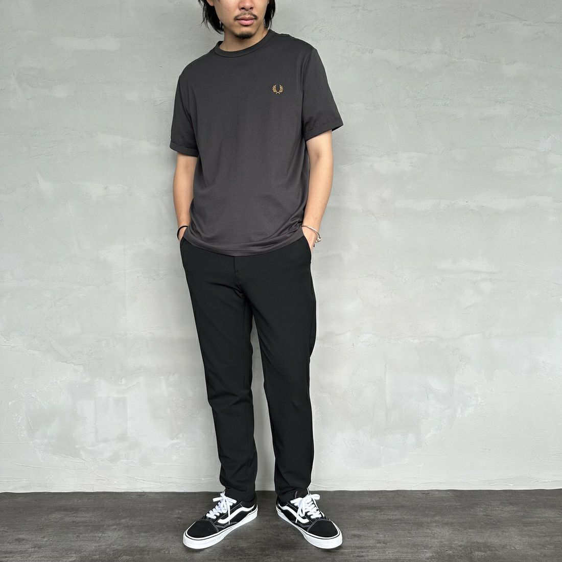 FRED PERRY [フレッドペリー] ワンポイントロゴ刺繍 ショートスリーブ リンガーTシャツ [M3519] V07 ANCHGR &&モデル身長：173cm 着用サイズ：M&&