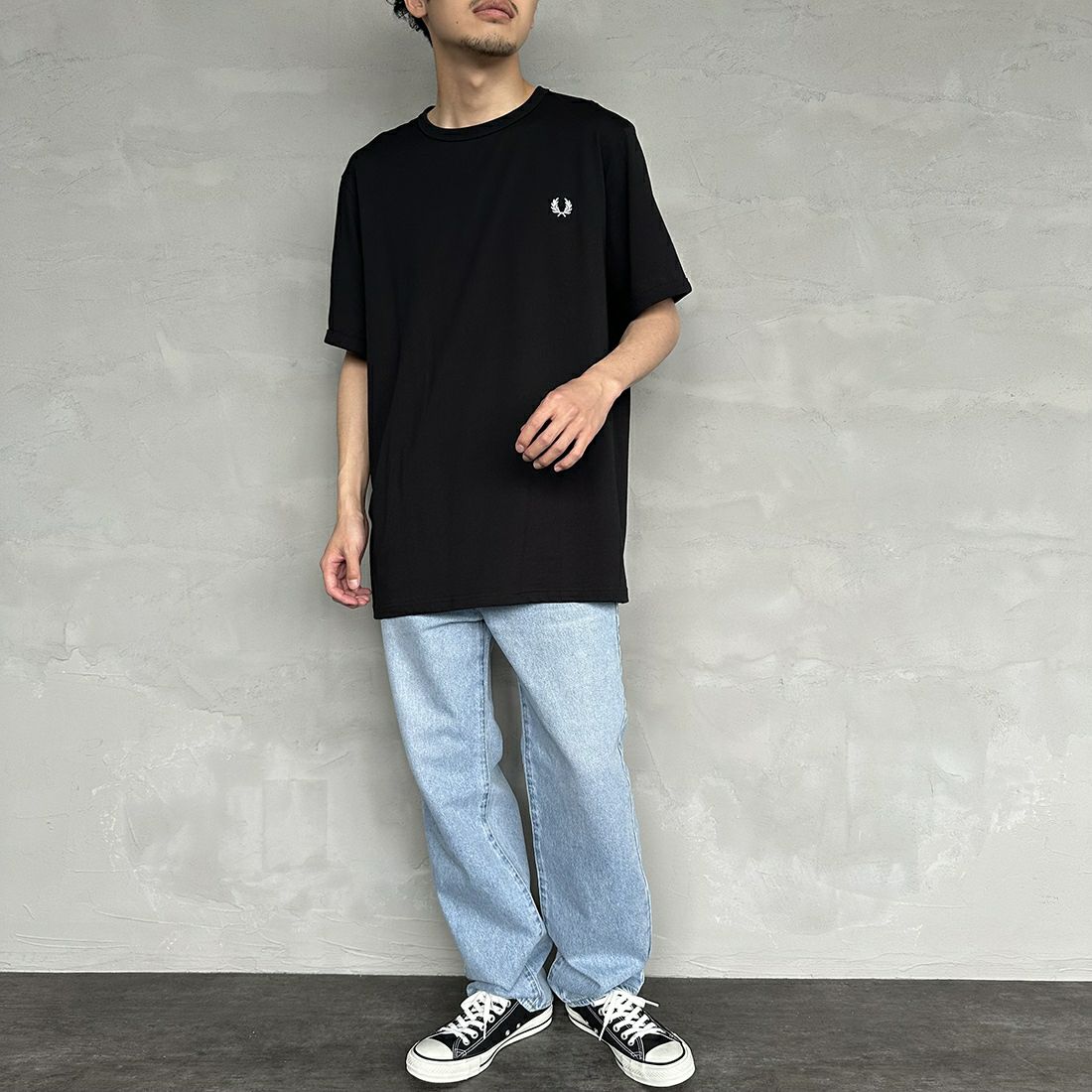 FRED PERRY [フレッドペリー] ワンポイントロゴ刺繍 ショートスリーブ リンガーTシャツ [M3519] 102 BLACK &&モデル身長：168cm 着用サイズ：XL&&