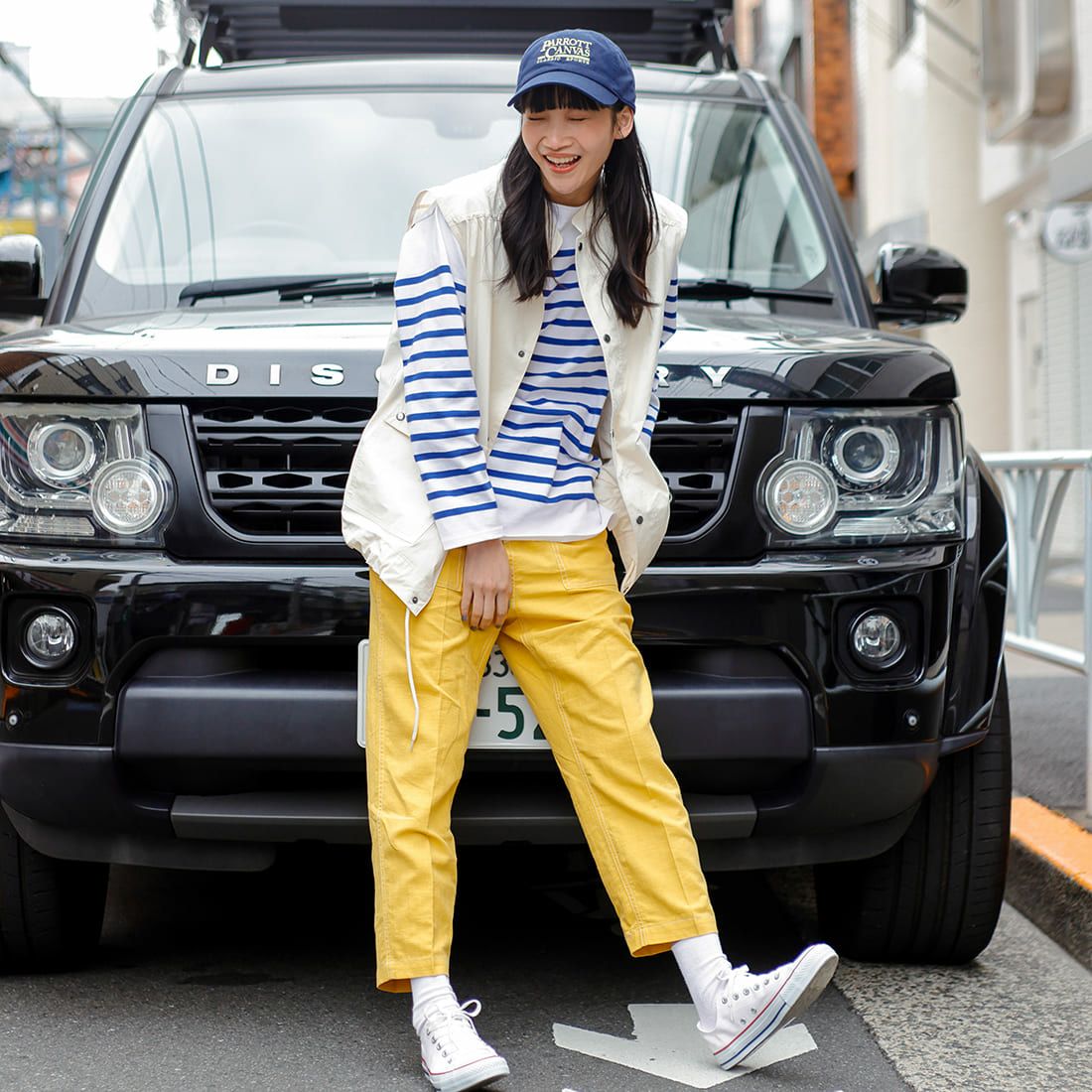 UNIVERSAL OVERALL [ユニバーサルオーバーオール] 別注 リネンイージーベイカーパンツ [U2412605IN-JF] YELLOW&&モデル身長：165cm 着用サイズ：M&&