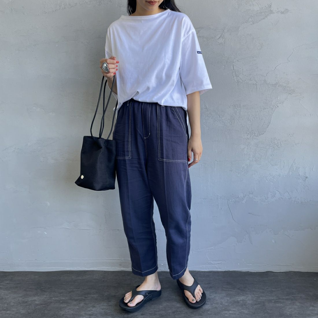 UNIVERSAL OVERALL [ユニバーサルオーバーオール] 別注 リネンイージーベイカーパンツ [U2412605IN-JF] NAVY &&モデル身長：156cm 着用サイズ：M&&
