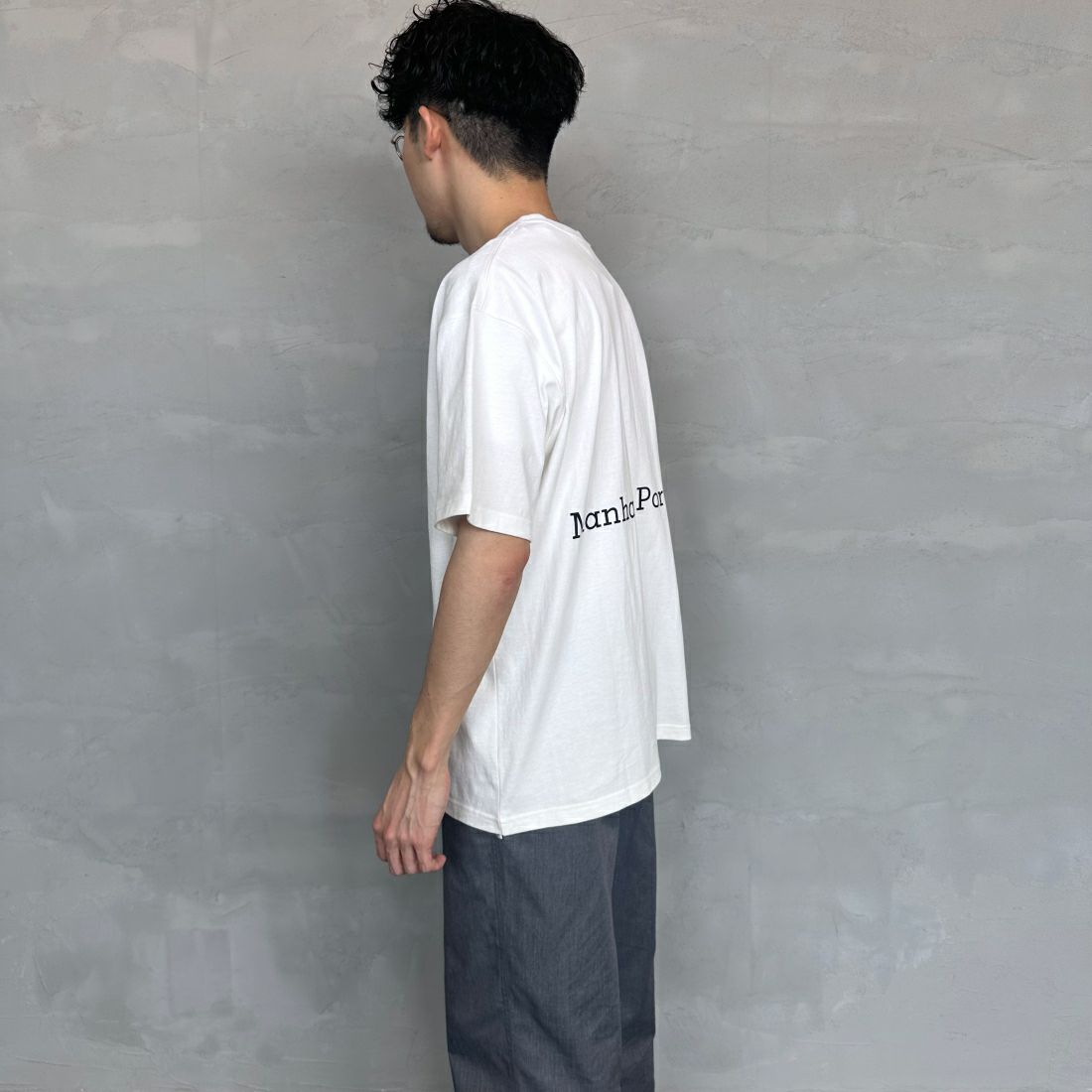 MANHATTAN PORTAGE [マンハッタンポーテージ] 別注 ポケット刺繍クルーネックTシャツ [24SSMP-IN48-JF] WHITE &&モデル身長：168cm 着用サイズ：L&&