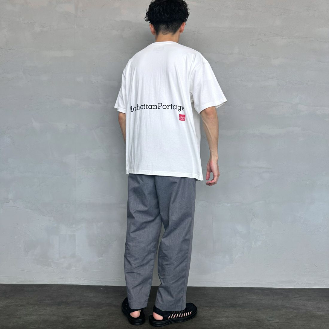 MANHATTAN PORTAGE [マンハッタンポーテージ] 別注 ポケット刺繍クルーネックTシャツ [24SSMP-IN48-JF] WHITE &&モデル身長：168cm 着用サイズ：L&&
