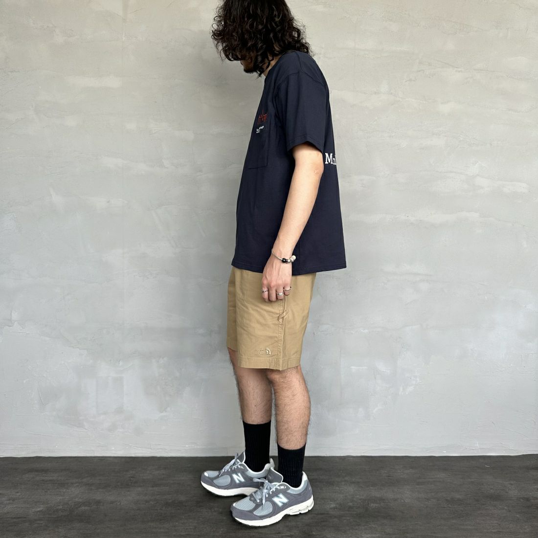 MANHATTAN PORTAGE [マンハッタンポーテージ] 別注 ポケット刺繍クルーネックTシャツ [24SSMP-IN48-JF] NAVY &&モデル身長：173cm 着用サイズ：M&&