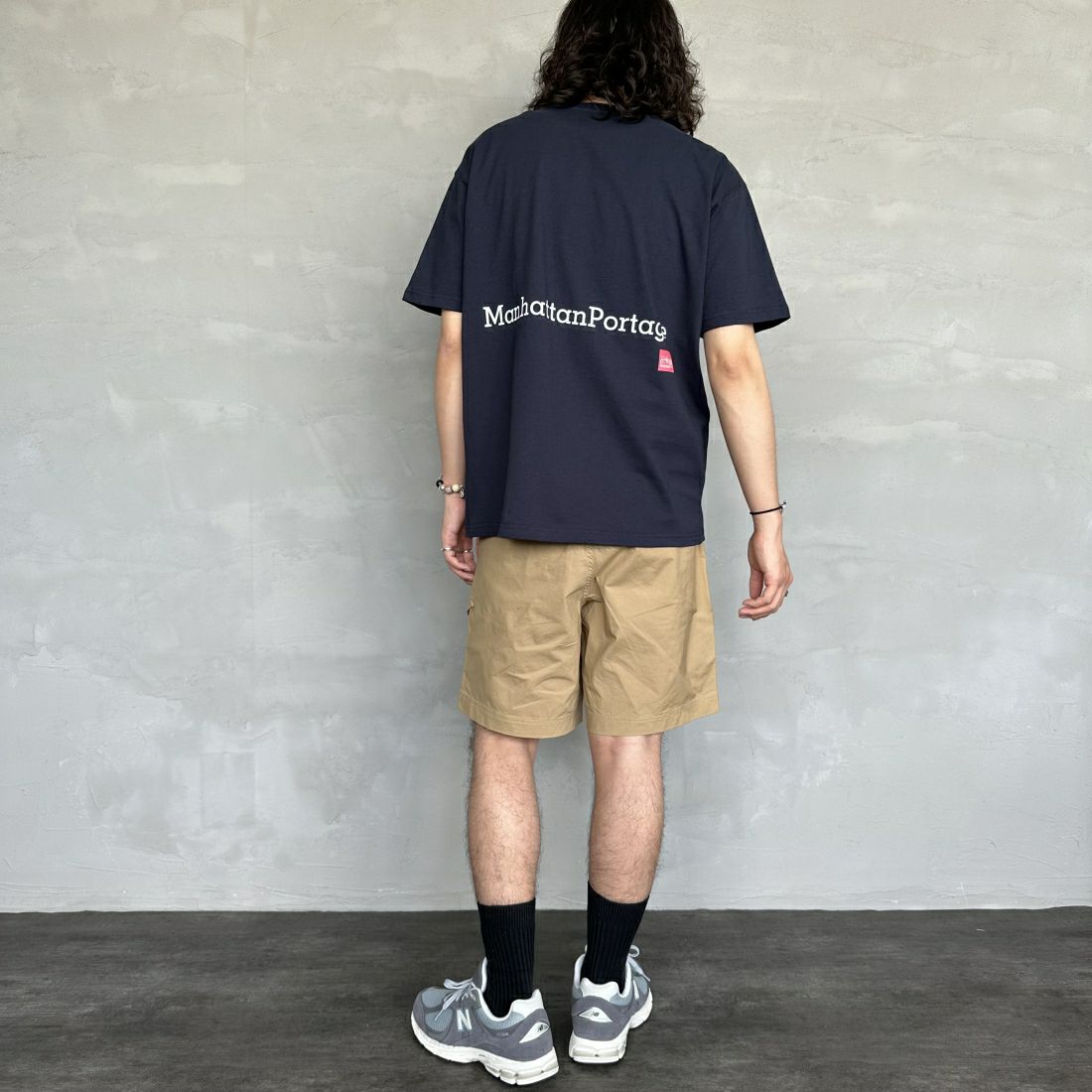 MANHATTAN PORTAGE [マンハッタンポーテージ] 別注 ポケット刺繍クルーネックTシャツ [24SSMP-IN48-JF] NAVY &&モデル身長：173cm 着用サイズ：M&&