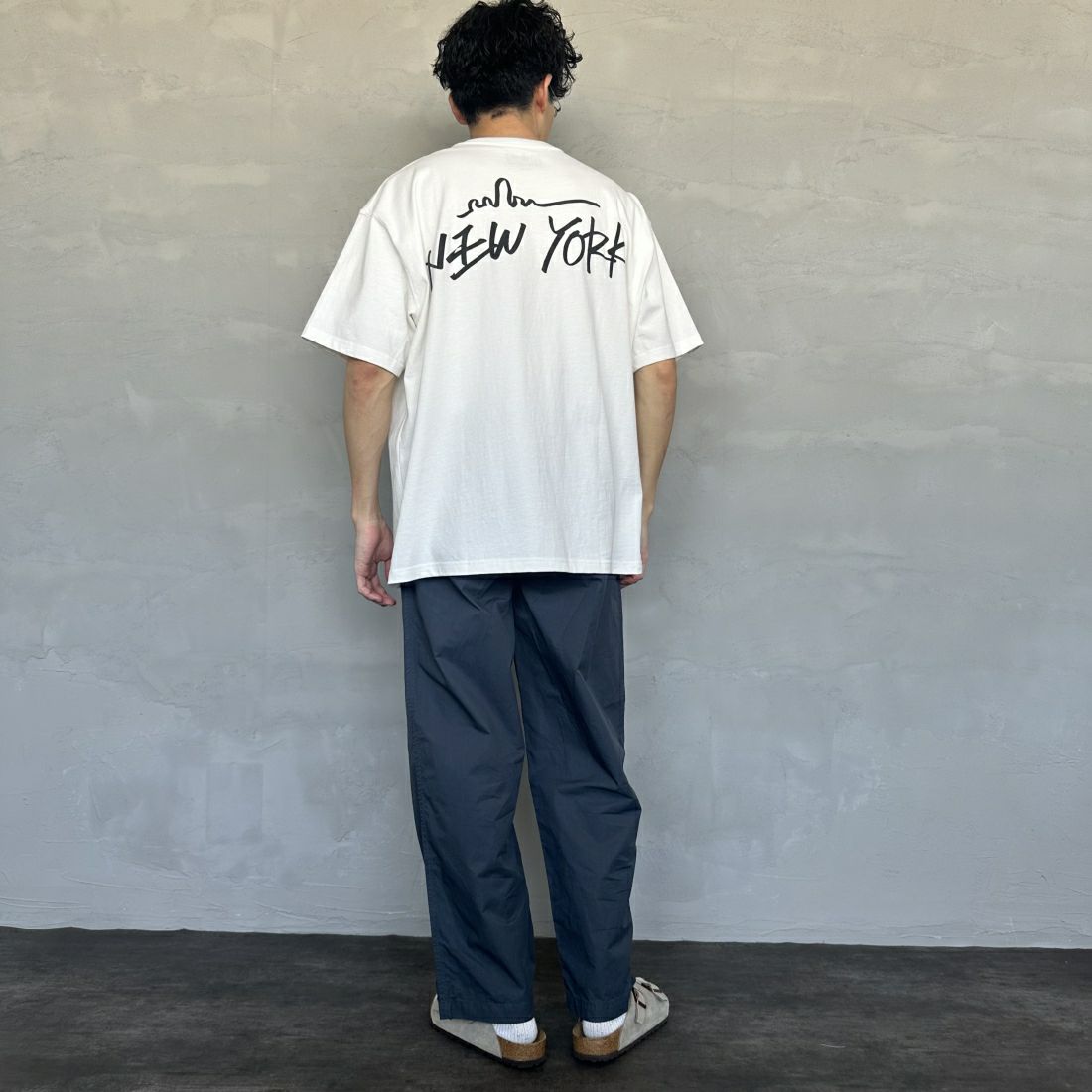 MANHATTAN PORTAGE [マンハッタンポーテージ] 別注 手書き風バックプリントTシャツ [24SSMP-IN49-JF] WHITE &&モデル身長：168cm 着用サイズ：XL&&