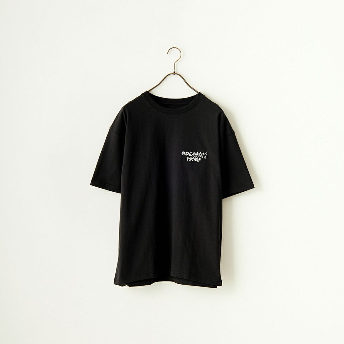 MANHATTAN PORTAGE [マンハッタンポーテージ] 別注 手書き風バックプリントTシャツ [24SSMP-IN49-JF] BLACK