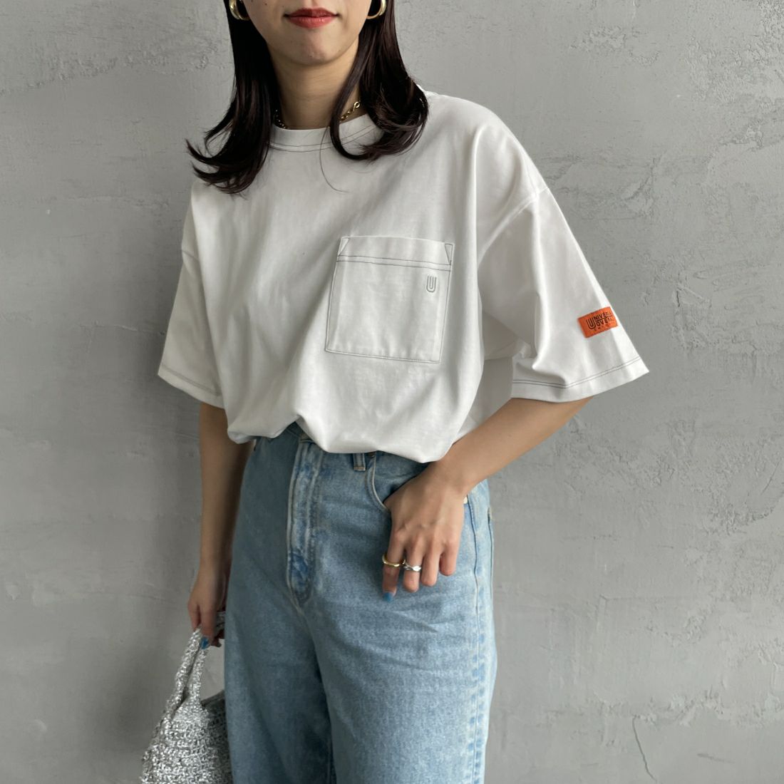 UNIVERSAL OVERALL [ユニバーサルオーバーオール] 別注 ワイドシルエットポケットTシャツ [U2412815IN-JF] WHITE&&モデル身長：163cm　着用サイズ：F&&