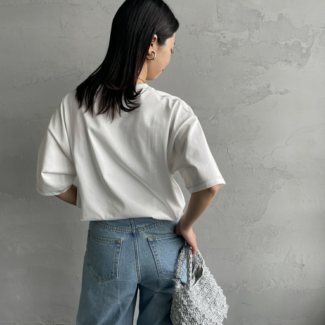 UNIVERSAL OVERALL [ユニバーサルオーバーオール] 別注 ワイドシルエットポケットTシャツ [U2412815IN-JF] WHITE&&モデル身長：163cm　着用サイズ：F&&