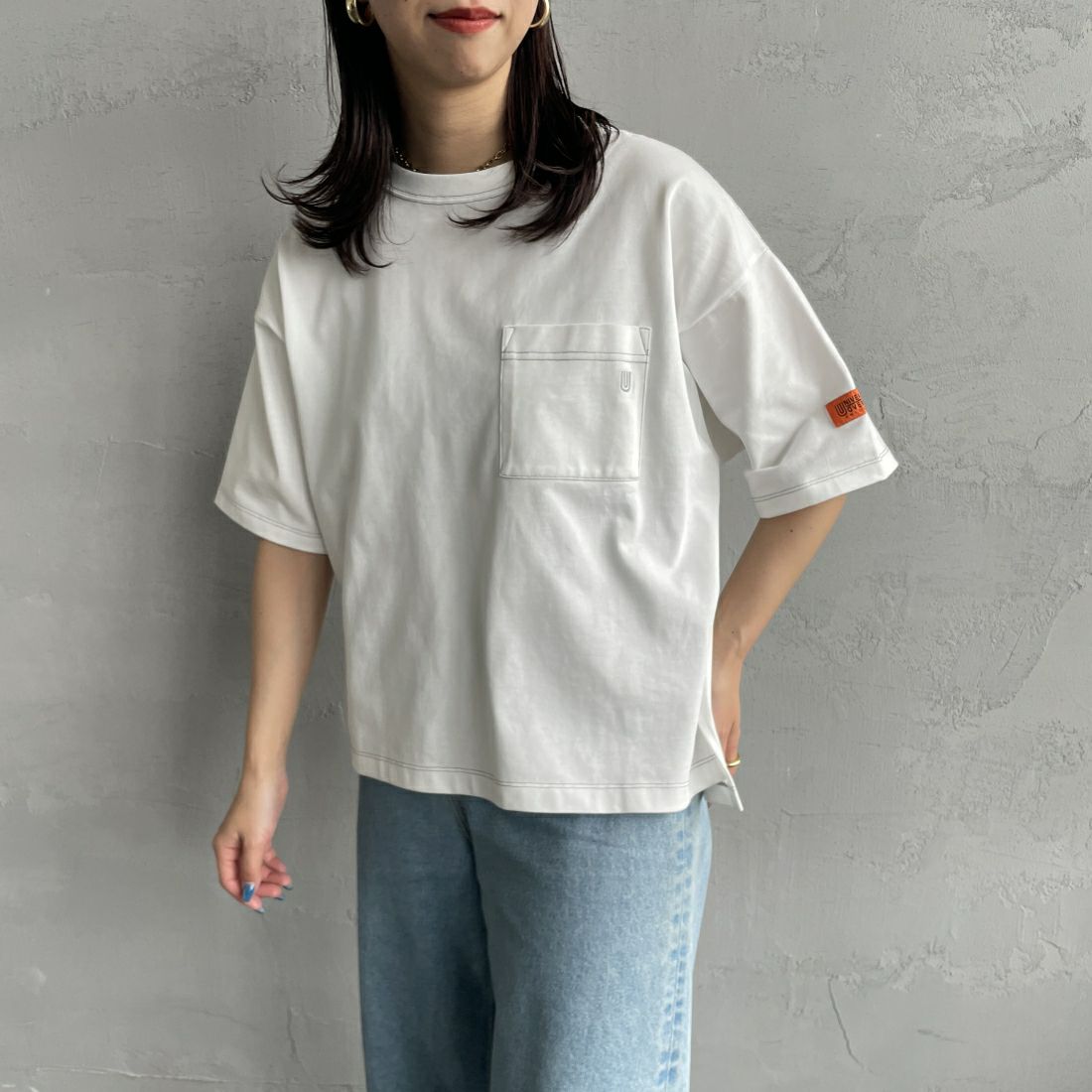 UNIVERSAL OVERALL [ユニバーサルオーバーオール] 別注 ワイドシルエットポケットTシャツ [U2412815IN-JF] WHITE&&モデル身長：163cm　着用サイズ：F&&