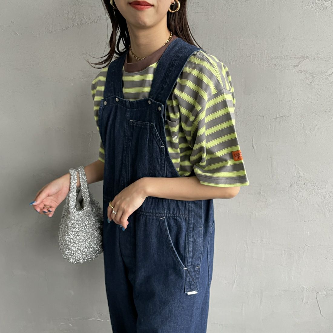 UNIVERSAL OVERALL [ユニバーサルオーバーオール] 別注 ワイドシルエットポケットTシャツ [U2412815IN-JF] GRY BORDER&&モデル身長：163cm　着用サイズ：F&&