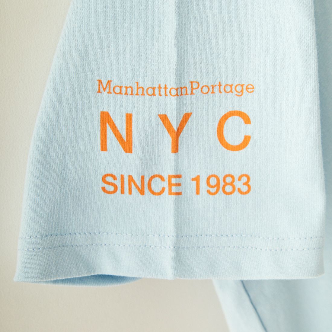 MANHATTAN PORTAGE [マンハッタンポーテージ] 別注 ロゴ刺繍Tシャツ [24SSMP-IN51-JF] SAX