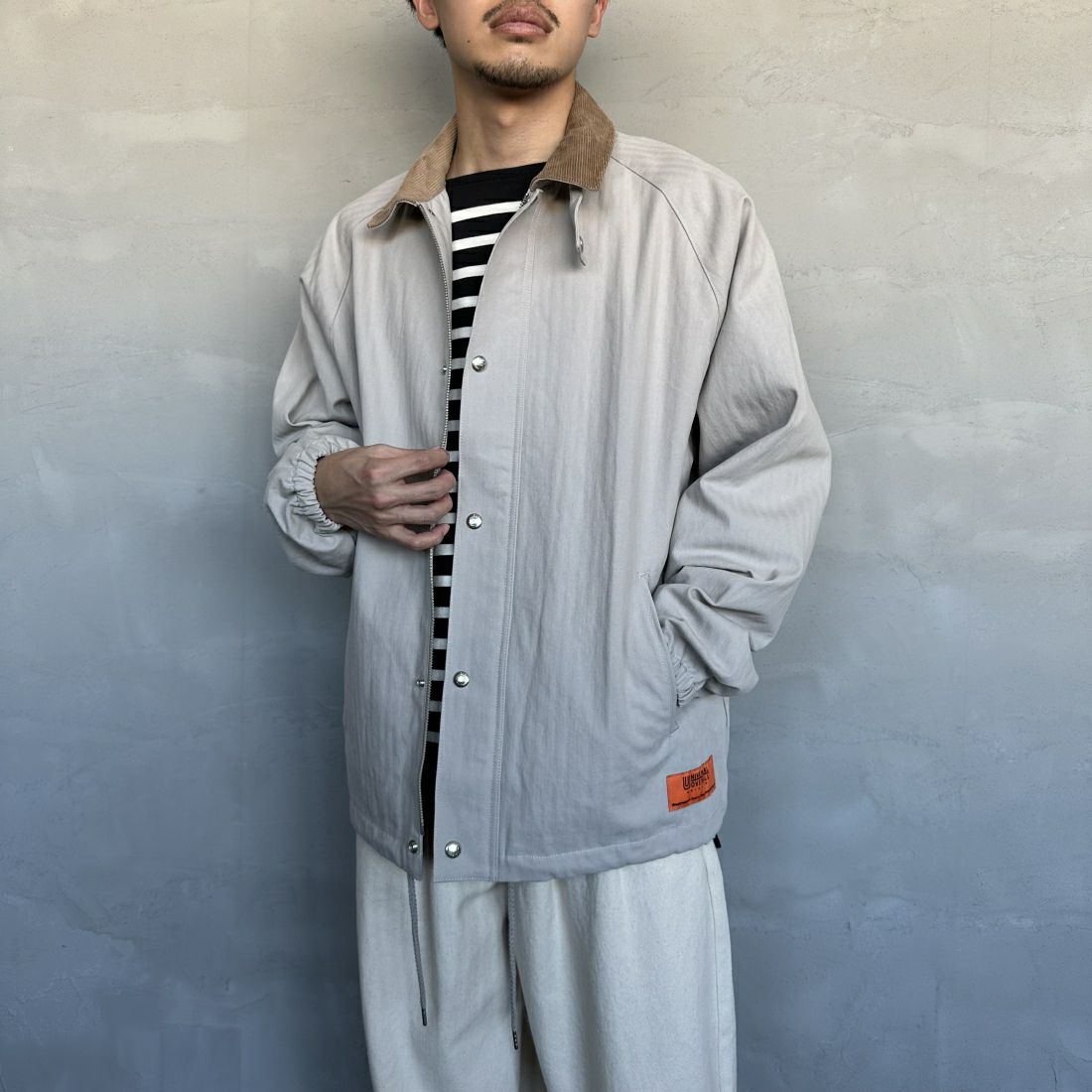 UNIVERSAL OVERALL [ユニバーサルオーバーオール] 別注 ハンティングジャケット [U2411431IN-JF] GRAY HB &&モデル身長：168cm 着用サイズ：M&&
