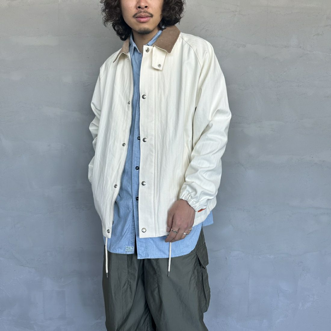UNIVERSAL OVERALL [ユニバーサルオーバーオール] 別注 ハンティングジャケット [U2411431IN-JF] IVORY HB &&モデル身長：173cm 着用サイズ：M&&