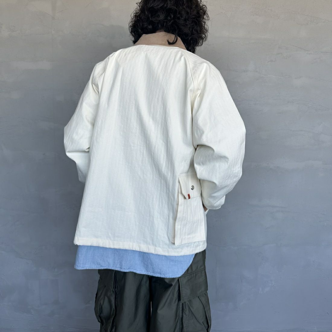 UNIVERSAL OVERALL [ユニバーサルオーバーオール] 別注 ハンティングジャケット [U2411431IN-JF] IVORY HB &&モデル身長：173cm 着用サイズ：M&&