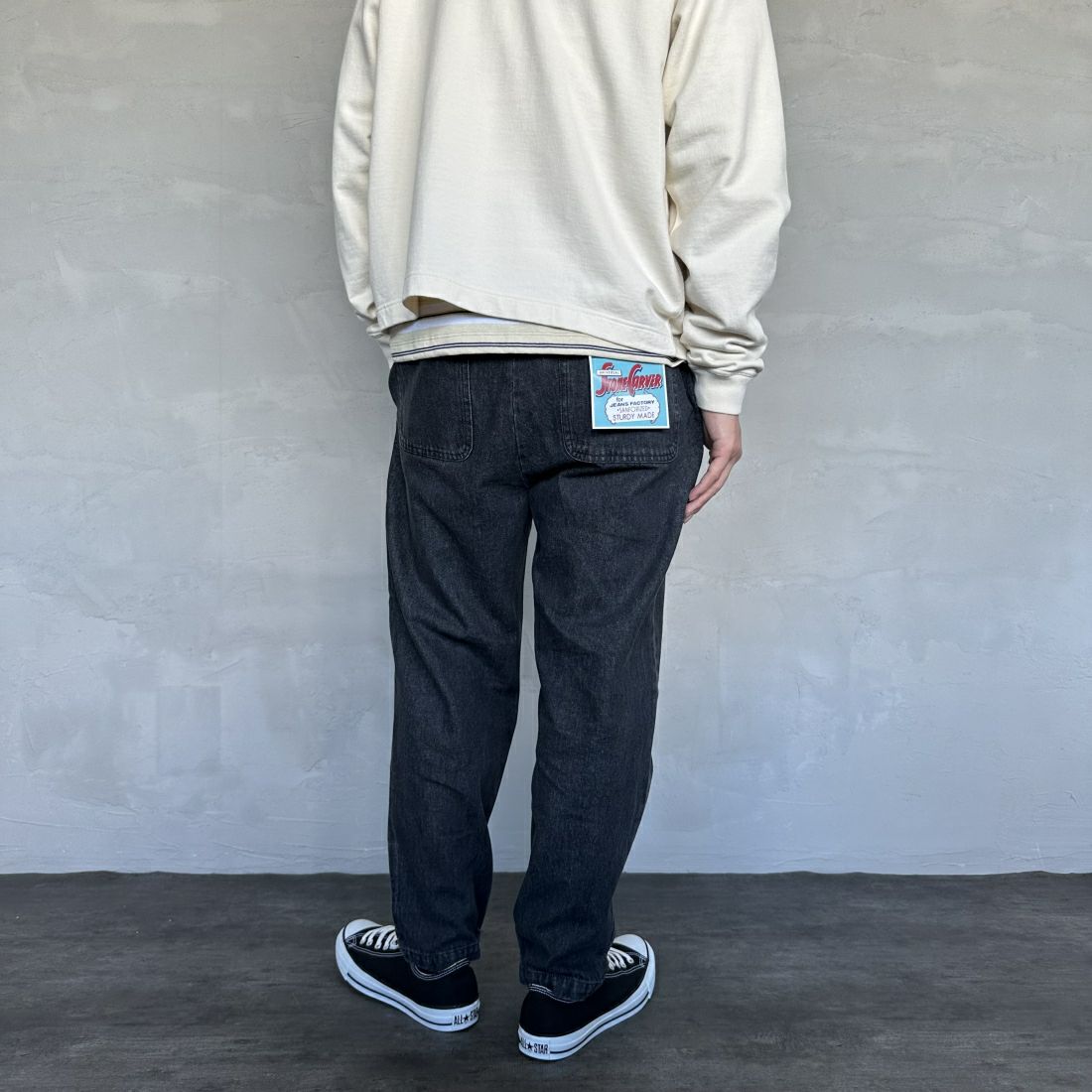 UNIVERSAL OVERALL [ユニバーサルオーバーオール] 別注 シェフパンツ [U2413601IN-JF] DENIM BLK &&モデル身長：173cm 着用サイズ：M&&