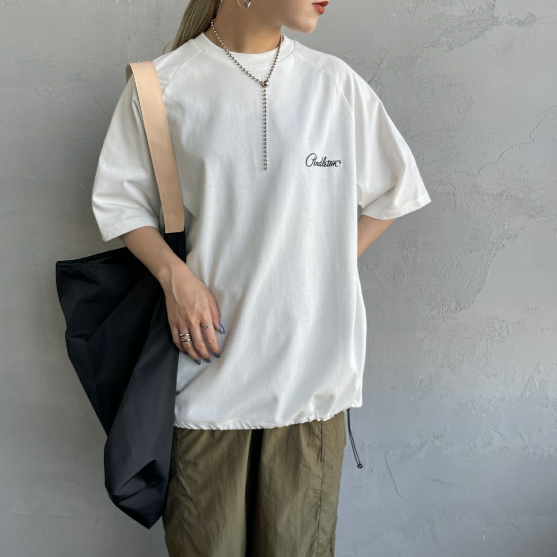 PENDLETON [ペンドルトン] 別注 ネイティブ柄バックプリント ショートスリーブTシャツ [4275-6218-JF] WHITE &&モデル身長：156cm 着用サイズ：S&&