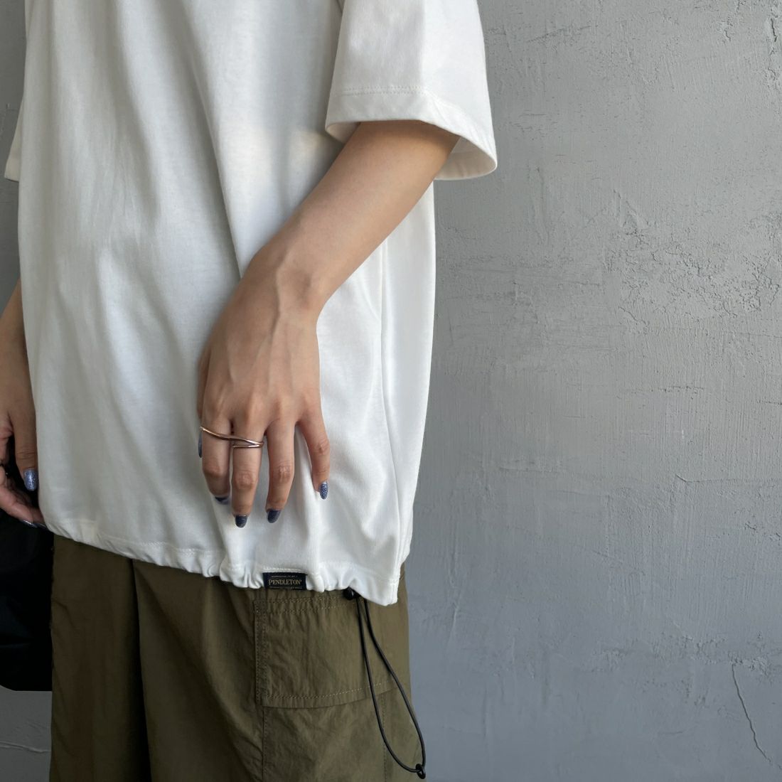 PENDLETON [ペンドルトン] 別注 ネイティブ柄バックプリント ショートスリーブTシャツ [4275-6218-JF] WHITE &&モデル身長：156cm 着用サイズ：S&&