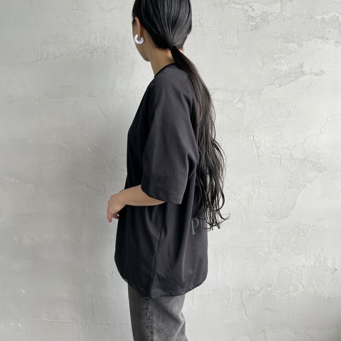 PENDLETON [ペンドルトン] 別注 ネイティブ柄バックプリント ショートスリーブTシャツ [4275-6218-JF] BLACK &&モデル身長：156cm 着用サイズ：S&&