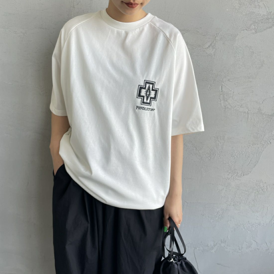 PENDLETON [ペンドルトン] 別注 ネイティブ柄バックプリント ショートスリーブTシャツ [4275-6218-JF] WHITE1 &&モデル身長：156cm 着用サイズ：S&&