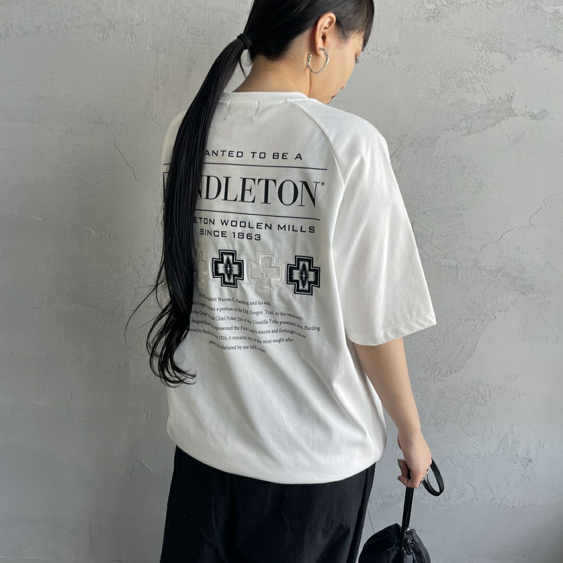 PENDLETON [ペンドルトン] 別注 ネイティブ柄バックプリント ショートスリーブTシャツ [4275-6218-JF] WHITE1 &&モデル身長：156cm 着用サイズ：S&&