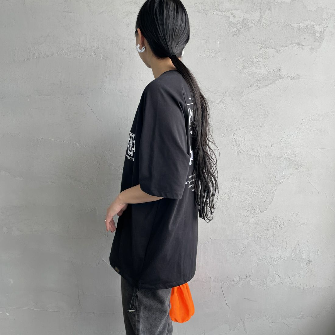 PENDLETON [ペンドルトン] 別注 ネイティブ柄バックプリント ショートスリーブTシャツ [4275-6218-JF] BLACK1 &&モデル身長：156cm 着用サイズ：S&&