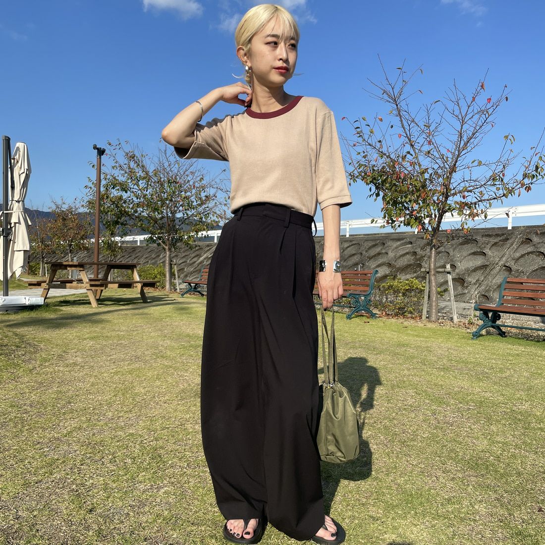 Robert P.Miller [ロバートピーミラー] 別注 5分袖クルーネックTシャツ [RM241-248IN-JF] BEIGE &&モデル身長：150cm 着用サイズ：F&&