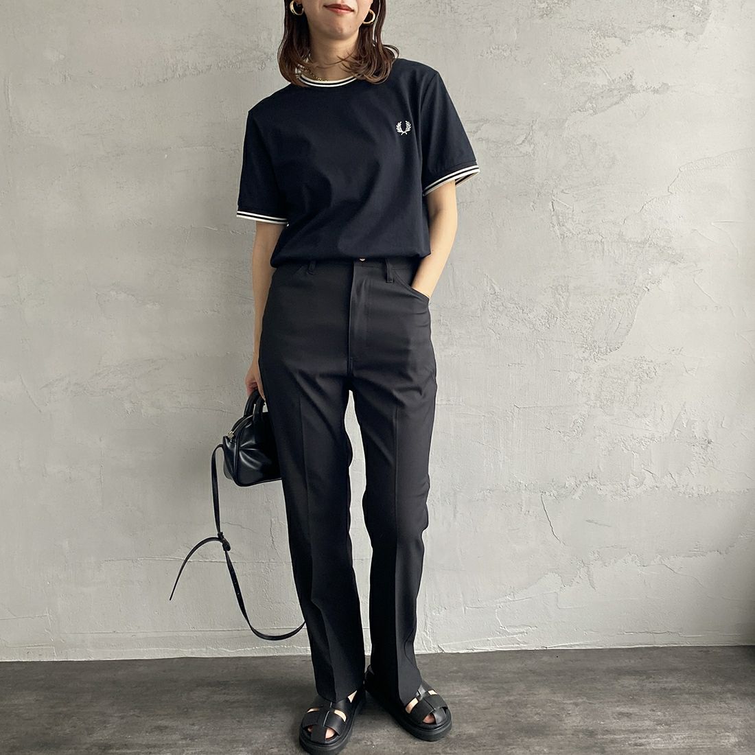 FRED PERRY [フレッドペリー] ツインティップTシャツ [M1588] 102 BLACK &&モデル身長：163cm 着用サイズ：S&&