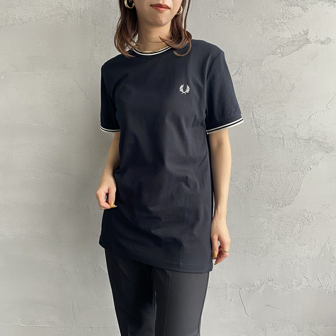 FRED PERRY [フレッドペリー] ツインティップTシャツ [M1588] 102 BLACK &&モデル身長：163cm 着用サイズ：S&&