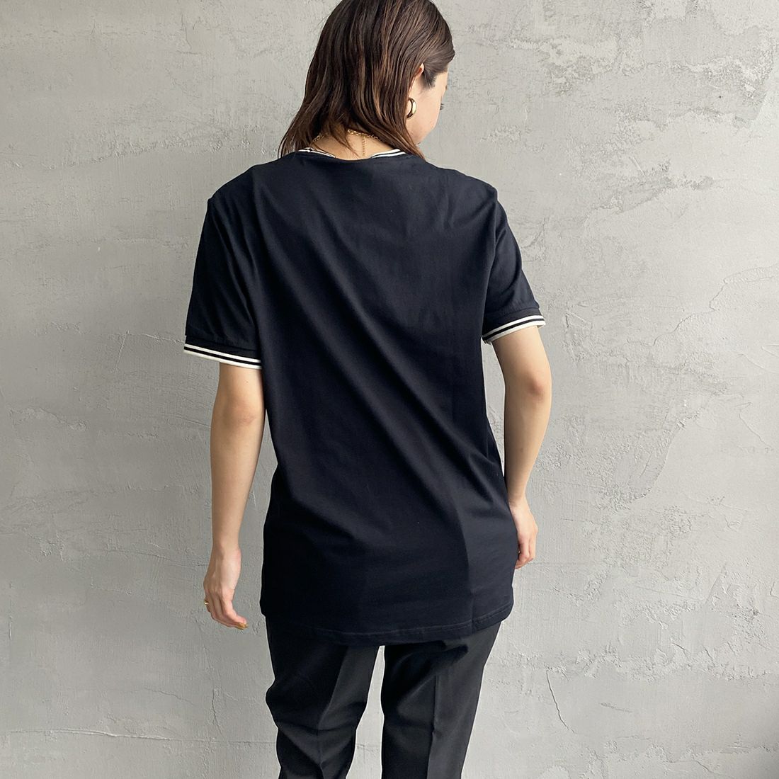 FRED PERRY [フレッドペリー] ツインティップTシャツ [M1588] 102 BLACK &&モデル身長：163cm 着用サイズ：S&&