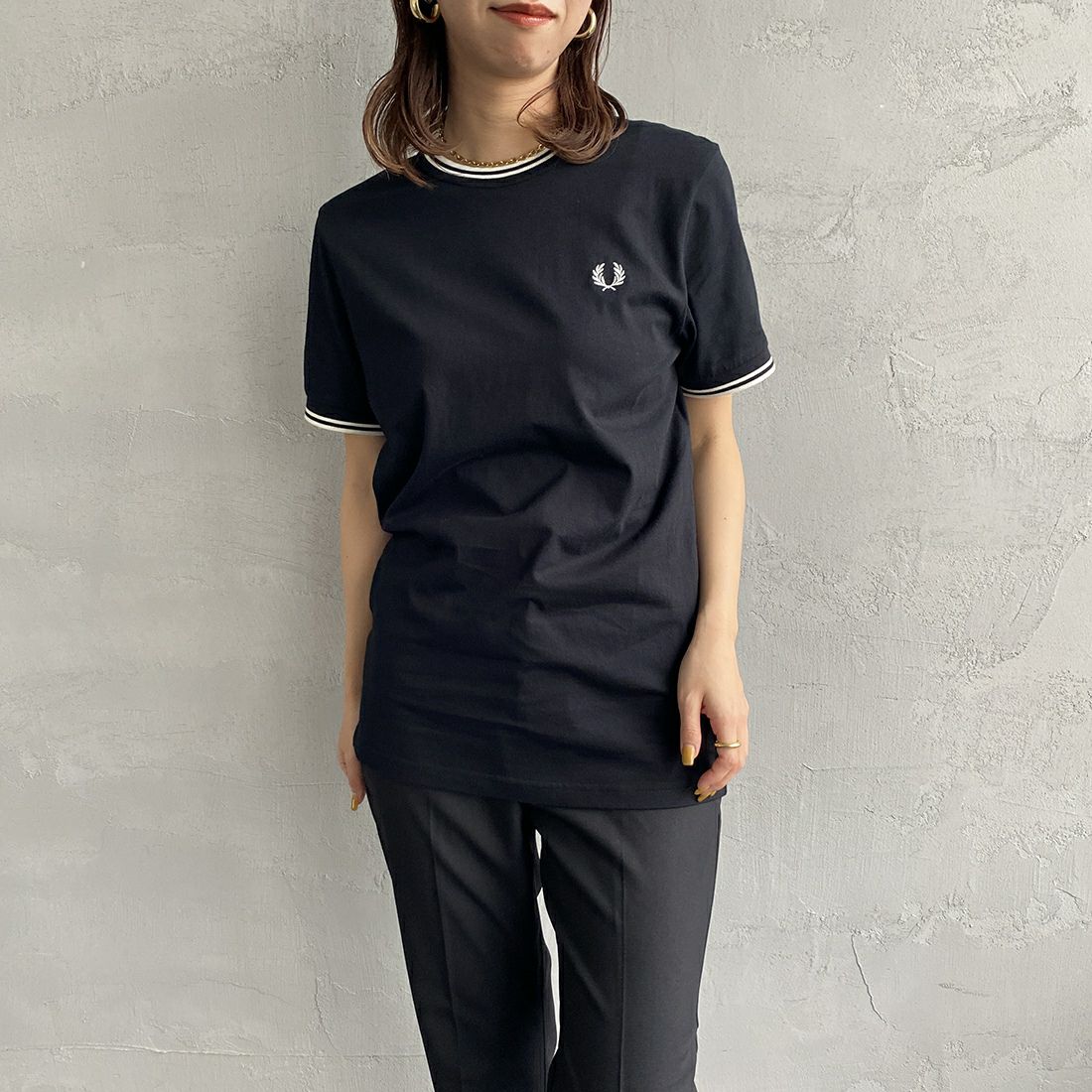 FRED PERRY [フレッドペリー] ツインティップTシャツ [M1588] 102 BLACK &&モデル身長：163cm 着用サイズ：XS&&