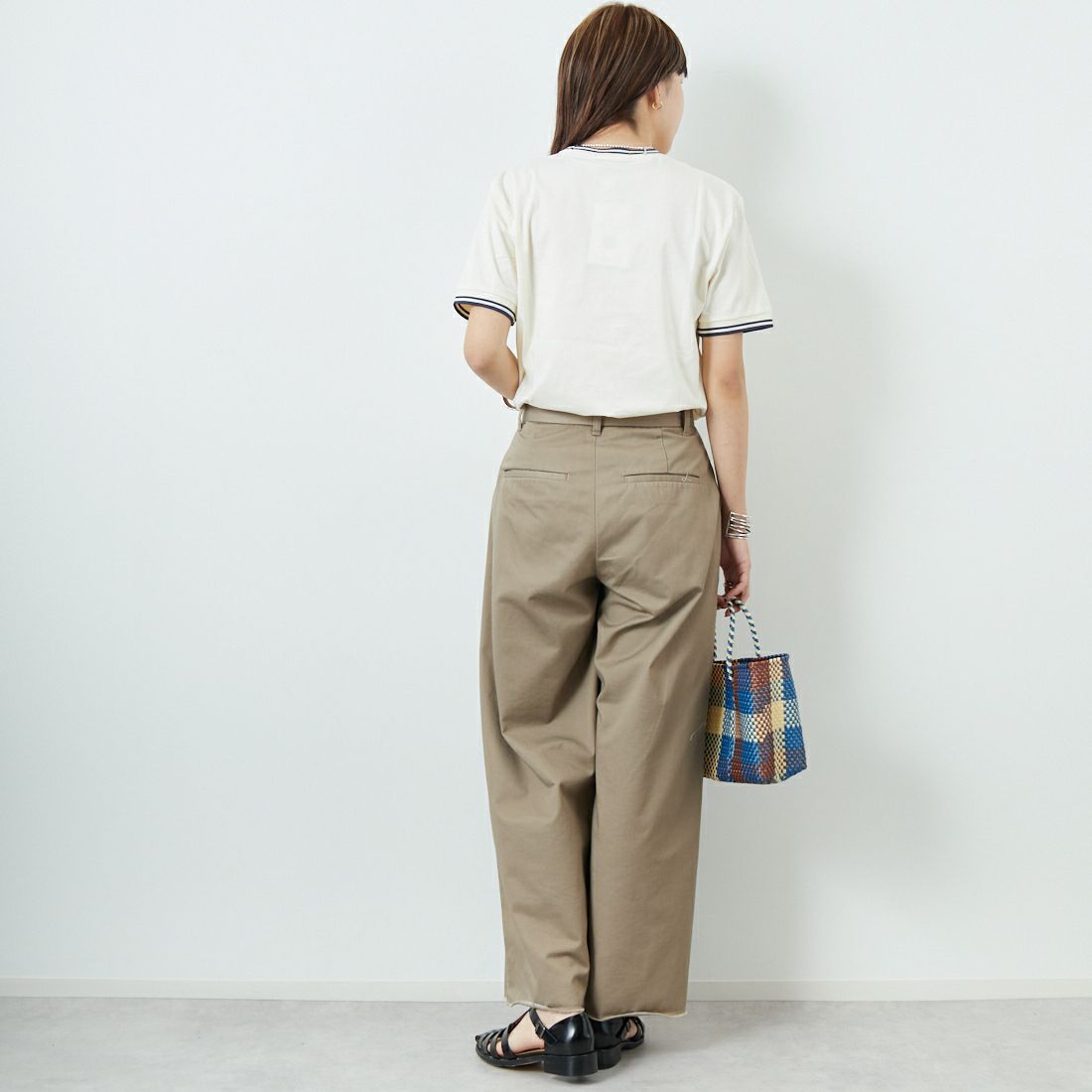 FRED PERRY [フレッドペリー] ツインティップTシャツ [M1588] Y24 ECRU/T &&モデル身長：167cm 着用サイズ：S&&
